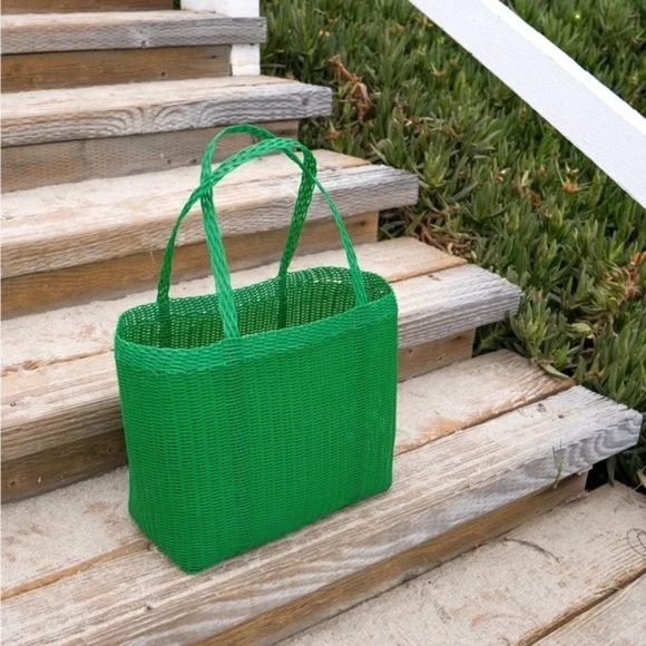 Preppy handwoven recycled Guatemalan Green Woven Tote Bag - Picture 1 of 2
